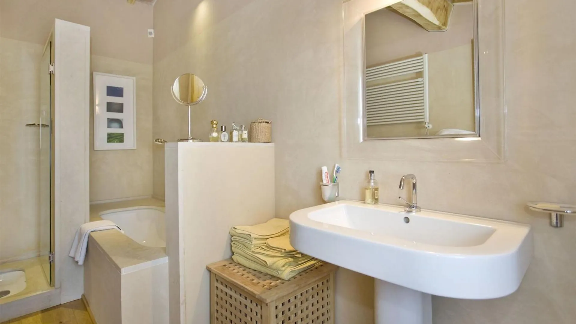 Guest house Albergo Moderno Con Bella Piscina Forte dei Marmi Italy